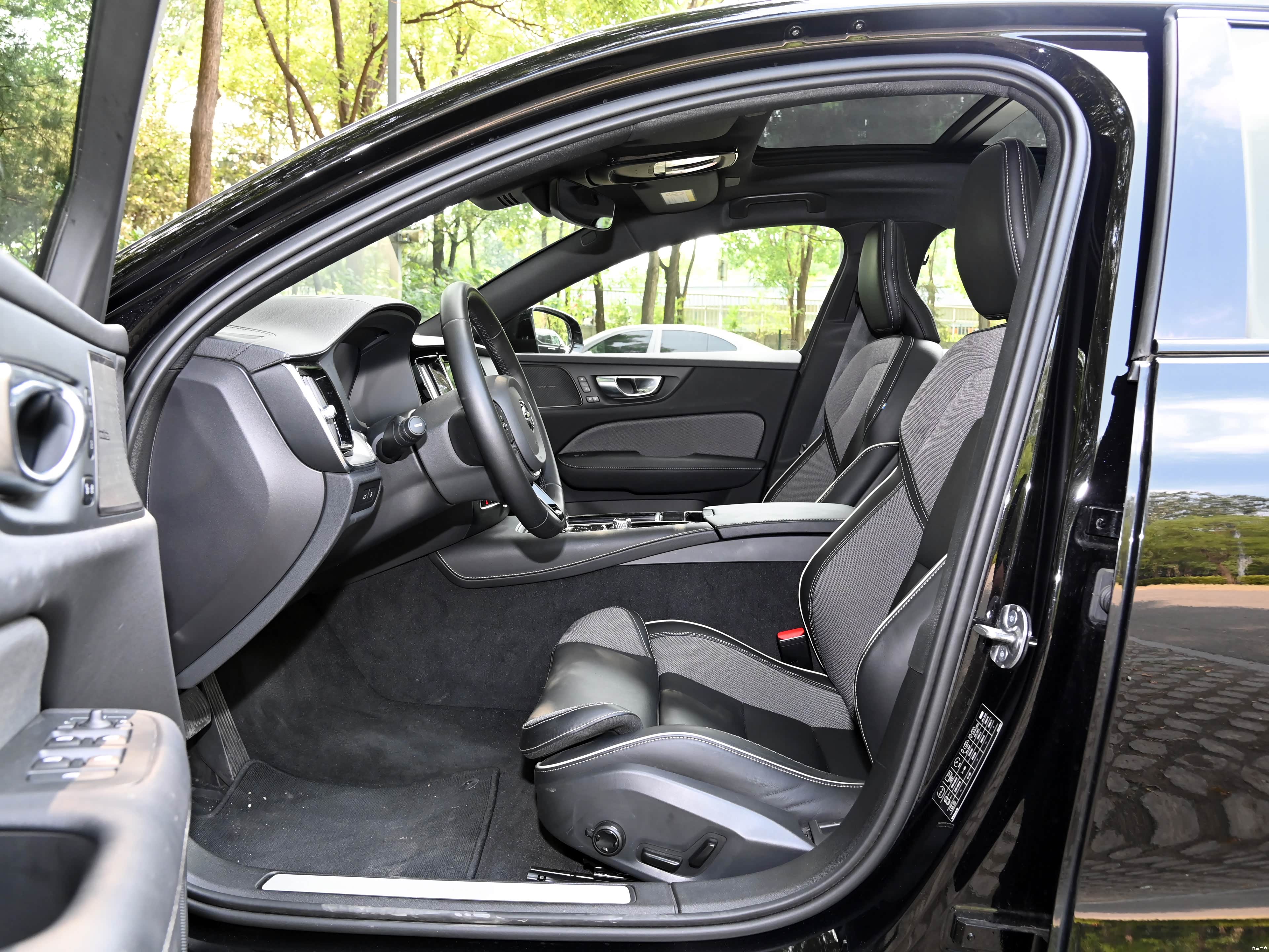 Vehicle gallery image