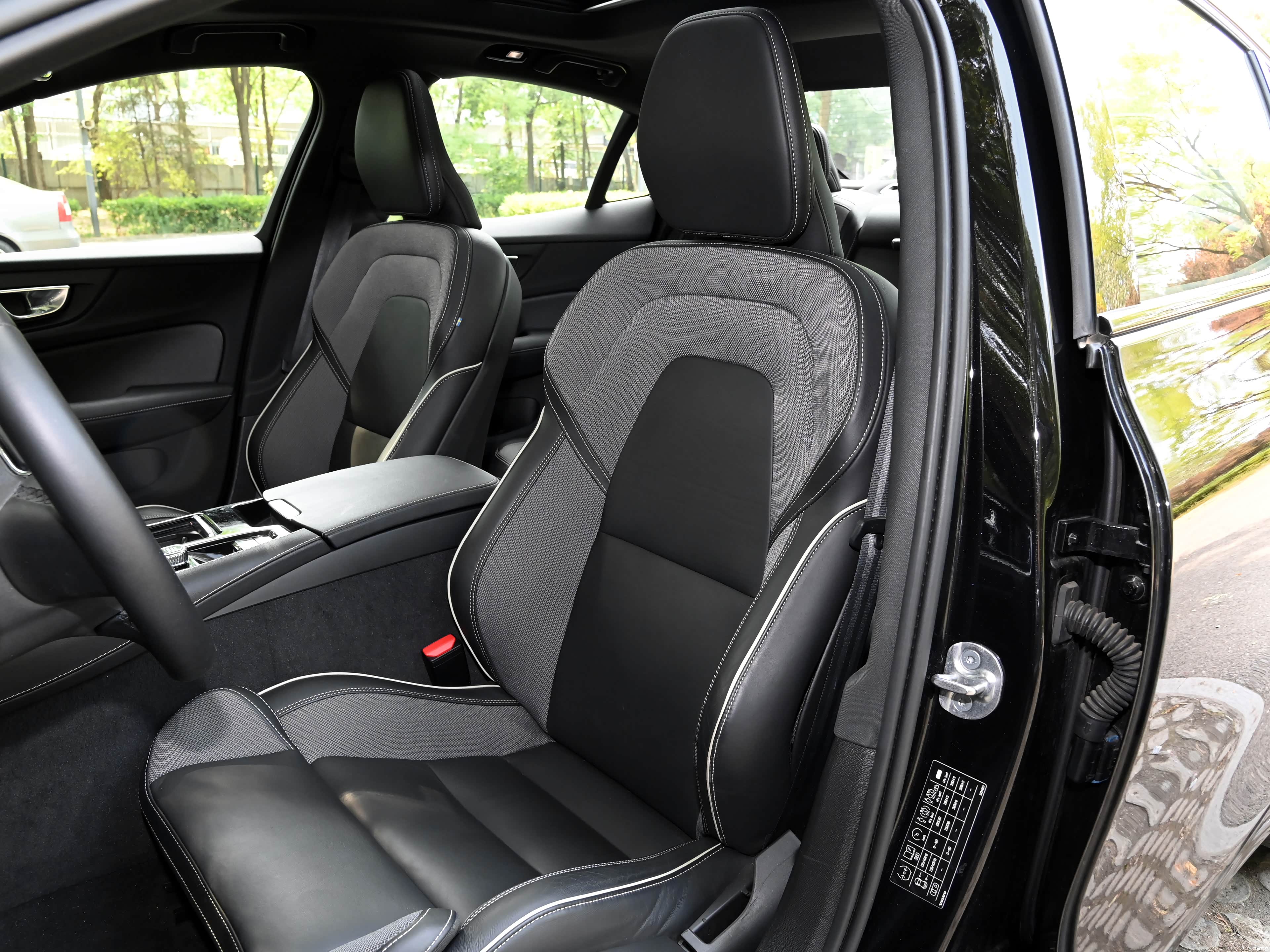 Vehicle gallery image