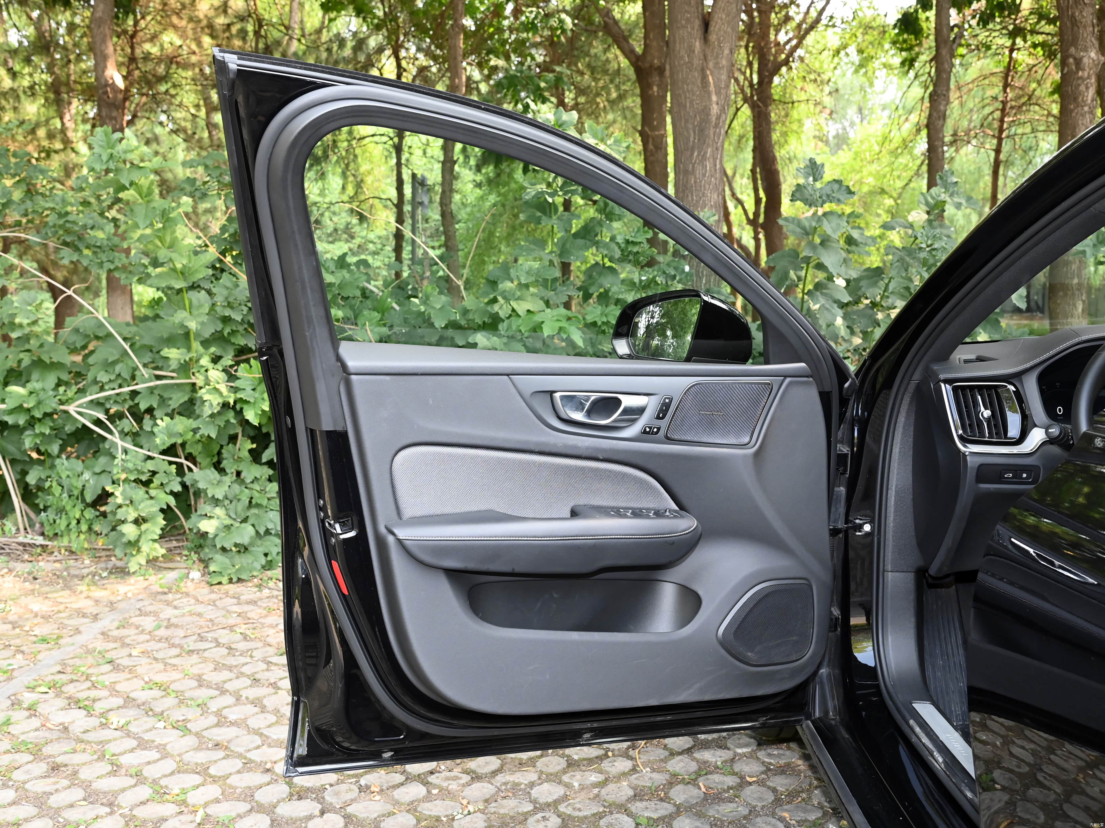 Vehicle gallery image